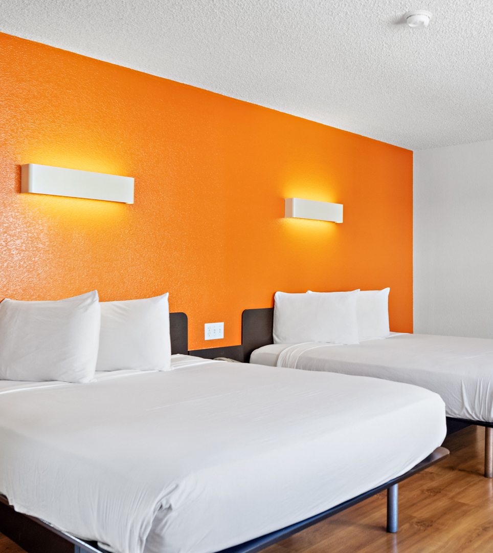 FIND COMFORTABLE GUEST ROOMS AT OUR DOWNTOWN CARLSBAD VILLAGE HOTEL